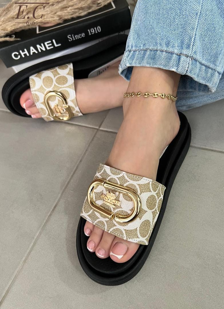 Sandalias estampadas con hebilla ovalada en color Beige estampado