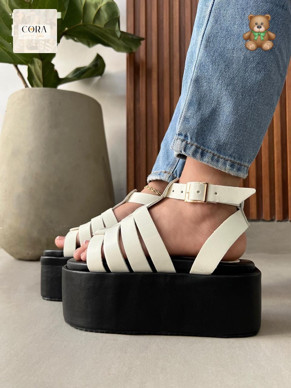 Sandalias de plataforma con pulsera en color Blanco