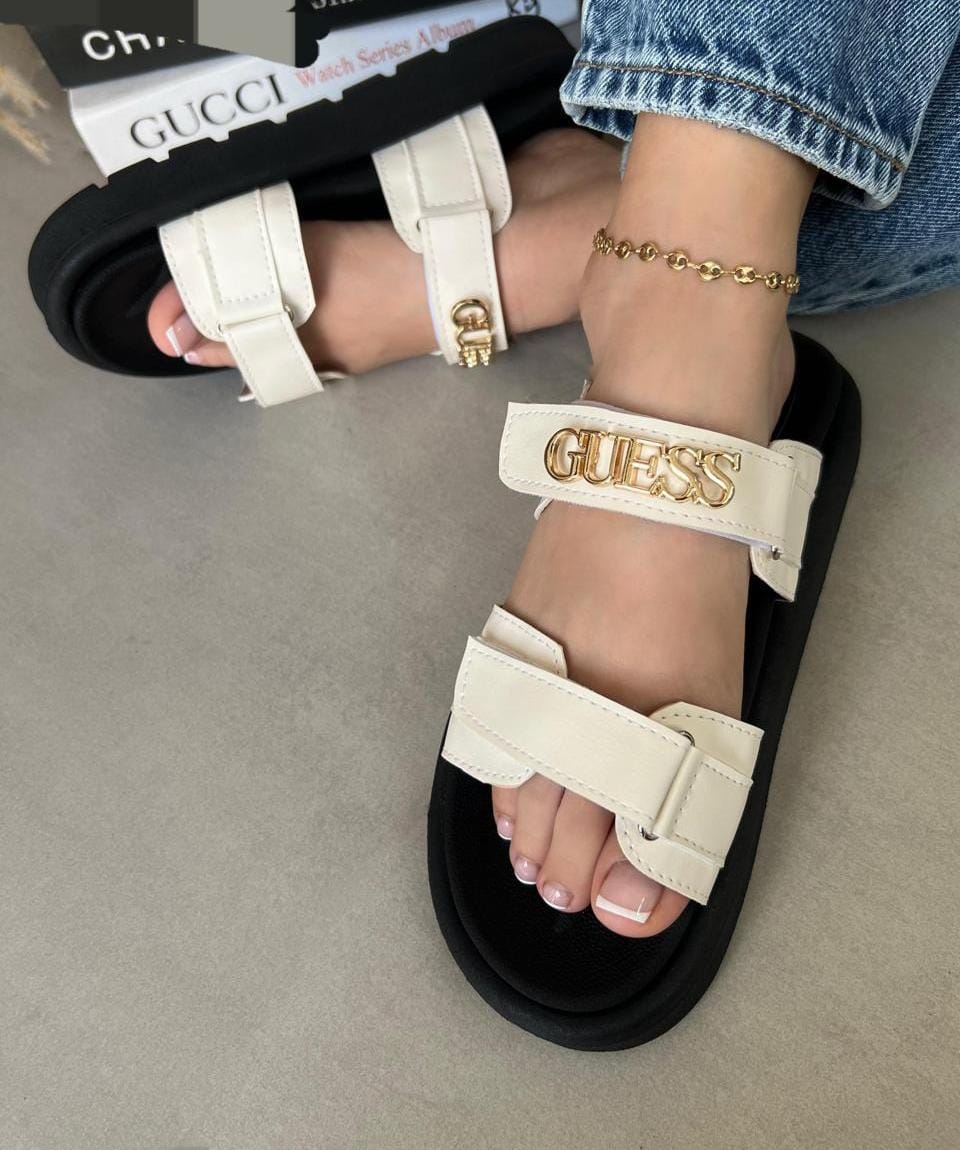 Sandalias de doble correa con aplique de letras